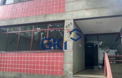 Imagem: O depósito à venda possui 5 Vagas na garagem e 575m² de Área