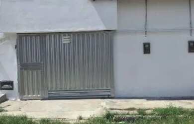 Imagem: A casa possui 2 Dormitórios, 2 Banheiros, 2 Vagas na garagem