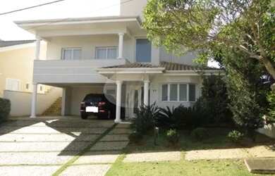 Imagem: A casa em condomínio possui 4 Dormitórios, 5 Banheiros, 4