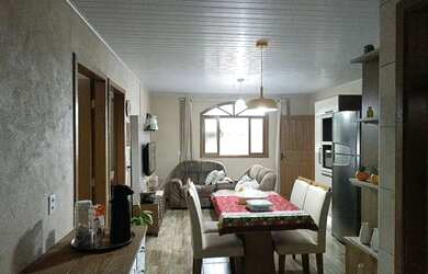 Imagem: A casa possui 2 Dormitórios, 1 Banheiro, 1 Vaga na garagem