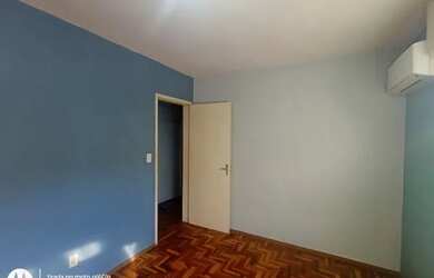 Imagem: A casa possui 3 Dormitórios, 2 Banheiros, 3 Vagas na garagem