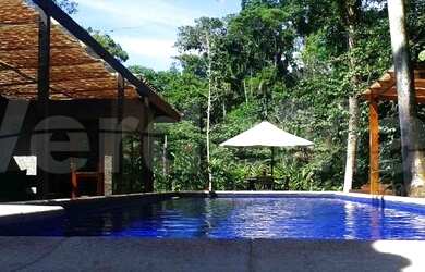 Imagem: A casa possui 4 Dormitórios, 4 Banheiros, 4 Vagas na garagem