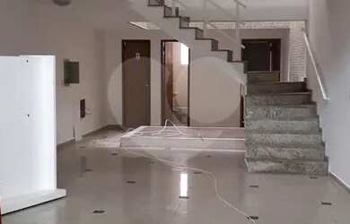 Imagem: O depósito possui 2 Vagas na garagem, 100m² de Área e está