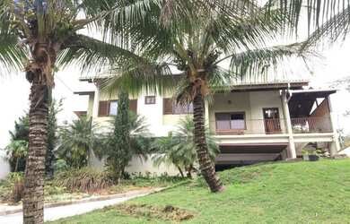 Imagem: A casa possui 4 Dormitórios, 5 Banheiros, 5 Vagas na garagem