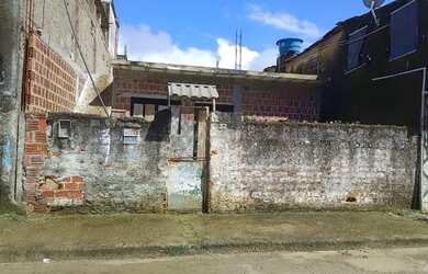 Imagem: A casa possui 2 Dormitórios, 2 Banheiros, 1 Vaga na garagem