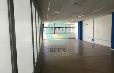 Imagem: O depósito possui 2 Vagas na garagem, 140m² de Área e está