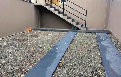 Imagem: A casa possui 2 Dormitórios, 1 Banheiro, 2 Vagas na garagem