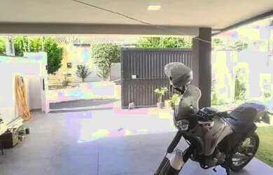 Imagem: A casa possui 3 Dormitórios, 2 Banheiros e 2 Vagas na garagem