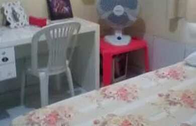 Imagem: A casa à venda possui 2 Dormitórios, 1 Banheiro, 1 Vaga na