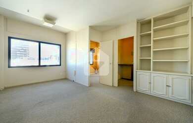 Imagem: O depósito possui 1 Vaga na garagem, 39m² de Área e está