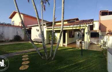 Imagem: A casa possui 5 Dormitórios, 5 Banheiros e 333m² de Área