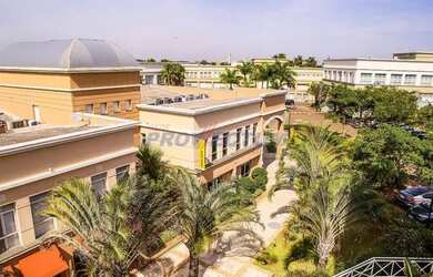 Imagem: O depósito possui 1 Vaga na garagem, 92m² de Área e está