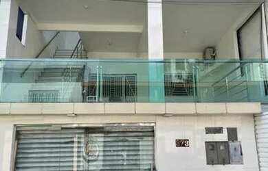 Imagem: A casa possui 5 Dormitórios, 3 Banheiros, 1 Vaga na garagem