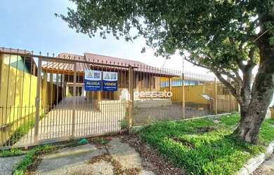 Imagem: A casa possui 3 Dormitórios, 1 Banheiro, 2 Vagas na garagem