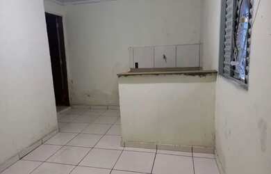 Imagem: A casa possui 1 Dormitório, 1 Banheiro e está localizado