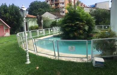 Imagem: O depósito possui 2 Vagas na garagem e 548m² de Área e está