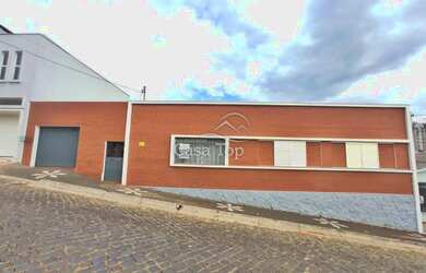 Imagem: A casa possui 3 Dormitórios, 3 Banheiros, 1 Vaga na garagem