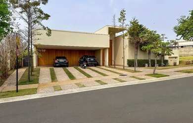 Imagem: A casa em condomínio possui 4 Dormitórios, 5 Banheiros, 5