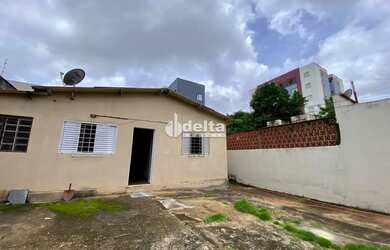 Imagem: O depósito possui 212m² de Área e está localizado em Umuarama