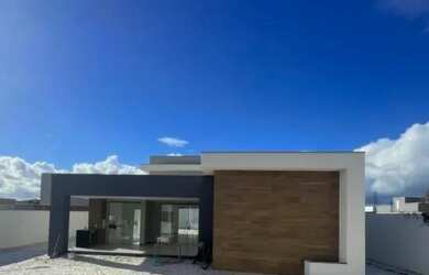 Imagem: A casa em condomínio possui 4 Dormitórios, 4 Banheiros, 2