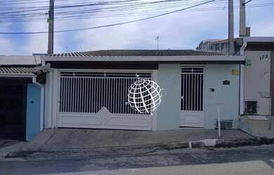 Imagem: A casa possui 3 Dormitórios, 2 Banheiros, 2 Vagas na garagem