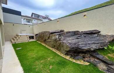 Imagem 13: Lindo Sobrado com 4 suítes plenas, incluindo uma suíte master com closet