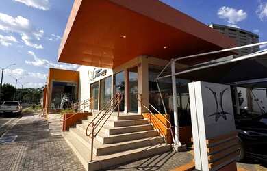 Imagem: A casa possui 1 Dormitório, 2 Banheiros, 200m² de Área e