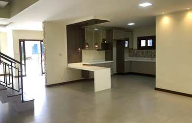 Imagem: A casa em condomínio possui 4 Dormitórios, 5 Banheiros, 2