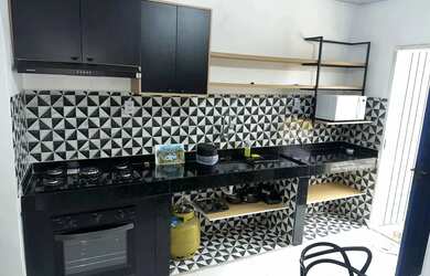 Imagem: A casa possui 3 Dormitórios, 2 Banheiros, 2 Vagas na garagem