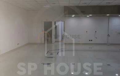 Imagem 2: Loja com 230 metros, vão livre, copa e 2 banheiros