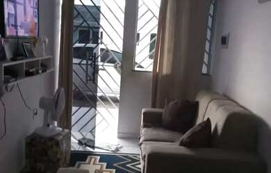 Imagem: A casa em condomínio possui 3 Dormitórios, 1 Banheiro, 2 Vagas