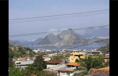 Imagem: O terreno possui 726m² de Área e está localizado em Largo