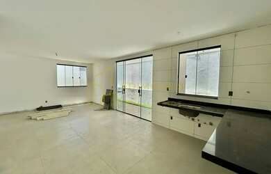 Imagem 6: Oportunidade Única em Manguinhos Duplex com 4 Quartos e Acabamento Premium