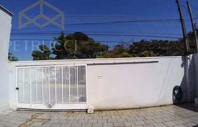 Imagem: A casa possui 3 Dormitórios, 2 Banheiros, 4 Vagas na garagem