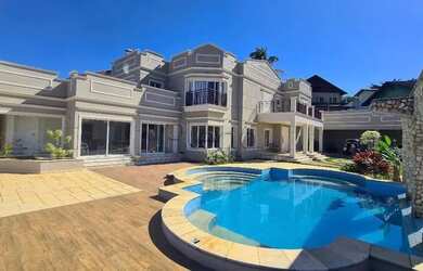 Imagem: A casa em condomínio possui 4 Dormitórios, 5 Banheiros, 5