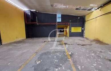 Imagem: O depósito possui 5 Vagas na garagem e 1200m² de Área e está