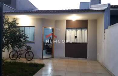 Imagem: A casa possui 2 Dormitórios, 1 Banheiro, 2 Vagas na garagem