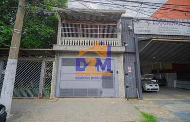 Imagem: A casa possui 3 Dormitórios, 5 Banheiros, 2 Vagas na garagem