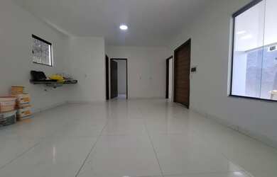 Imagem: A casa possui 2 Dormitórios, 2 Banheiros, 2 Vagas na garagem