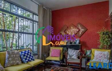 Imagem: A casa possui 4 Dormitórios, 4 Banheiros, 3 Vagas na garagem