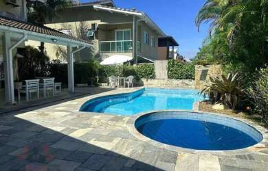 Imagem: A casa em condomínio possui 5 Dormitórios, 5 Banheiros, 4