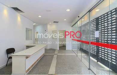 Imagem: O depósito possui 5 Vagas na garagem, 580m² de Área e está