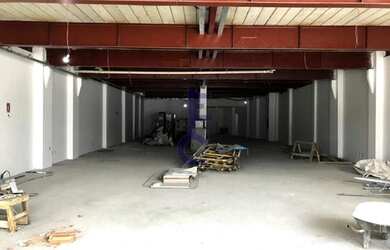 Imagem: O depósito possui 5 Vagas na garagem, 380m² de Área e está