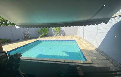 Imagem: A casa possui 3 Dormitórios, 1 Banheiro, 1 Vaga na garagem