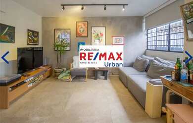 Imagem: A casa possui 3 Dormitórios, 4 Banheiros, 2 Vagas na garagem