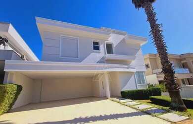 Imagem: A casa em condomínio possui 4 Dormitórios, 5 Banheiros, 4