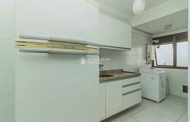 Imagem: O apartamento possui 2 Dormitórios, 1 Banheiro, 1 Vaga na garagem