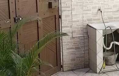 Imagem: A casa possui 3 Dormitórios, 2 Banheiros, 1 Vaga na garagem