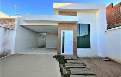 Imagem: A casa possui 3 Dormitórios, 2 Banheiros, 2 Vagas na garagem