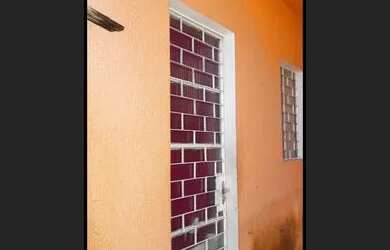 Imagem: A casa possui 1 Dormitório, 1 Banheiro e está localizado